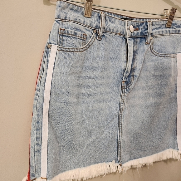 KENDALL + Kylie Denim Side Stripe Mini Skirt Size 26‎ - Picture 2 of 8